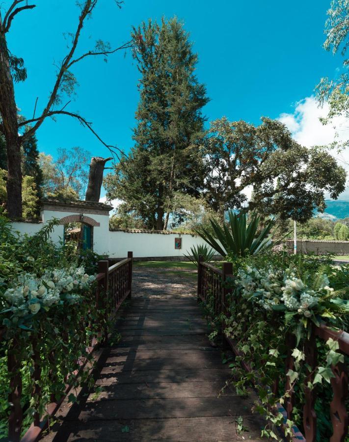 Отель Hacienda Cusin Отавало Экстерьер фото